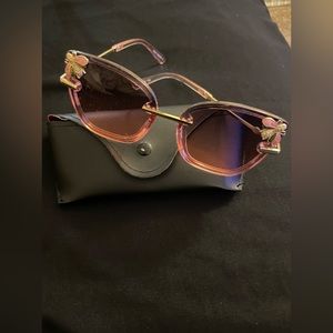 Women’s stylish sunglasses with original case